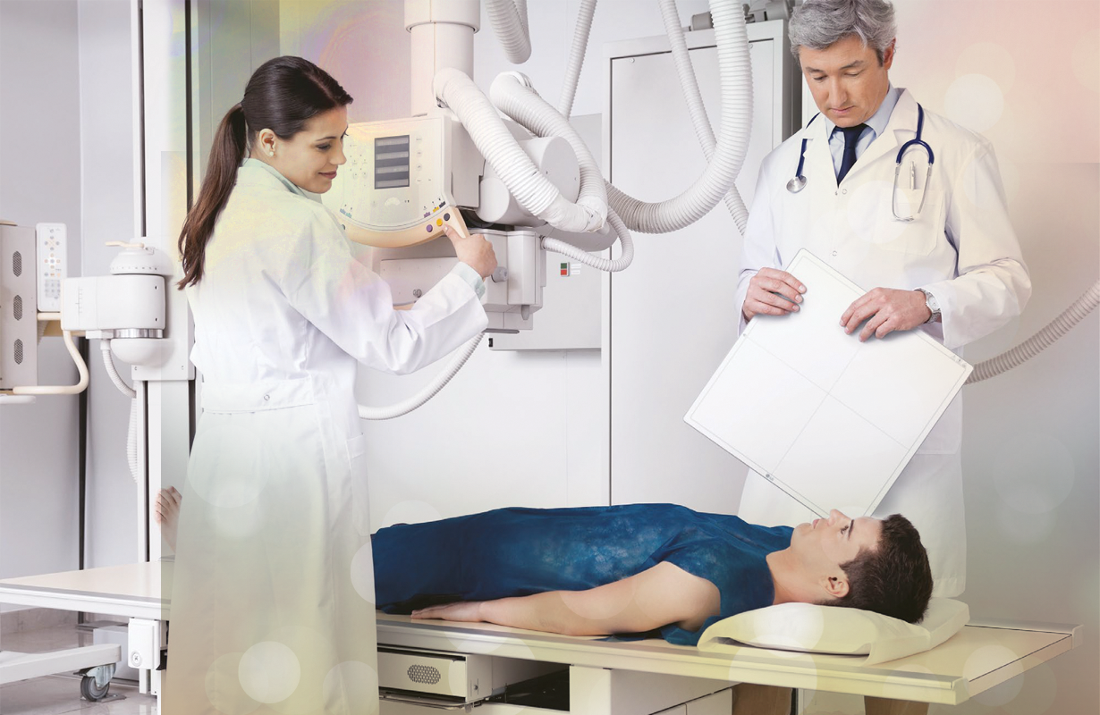 Healthcare professionals utilizing the LG 14HK701G-WP Digital X-Ray Detector (DXD) for accurate and efficient medical imaging. The lightweight yet durable design, coupled with advanced image processing technology, ensures precise diagnostic results.